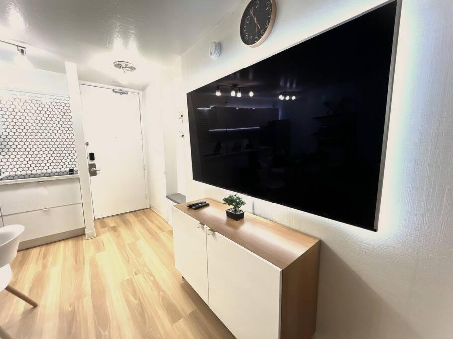 Huge Patio Washerdryer 1 Bedroom Banyan Free Parking 5 Min To Beach ホノルル エクステリア 写真